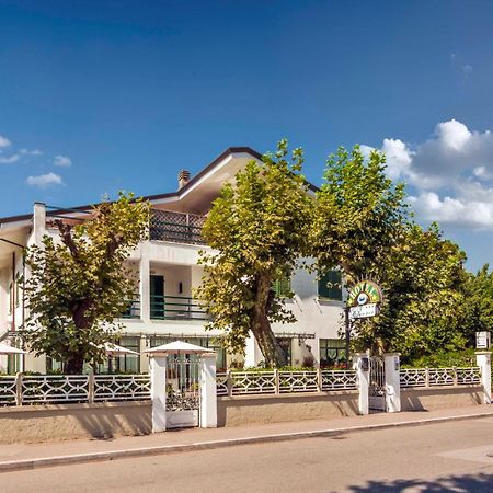 Hotel Eura Marina di Massa Exterior foto