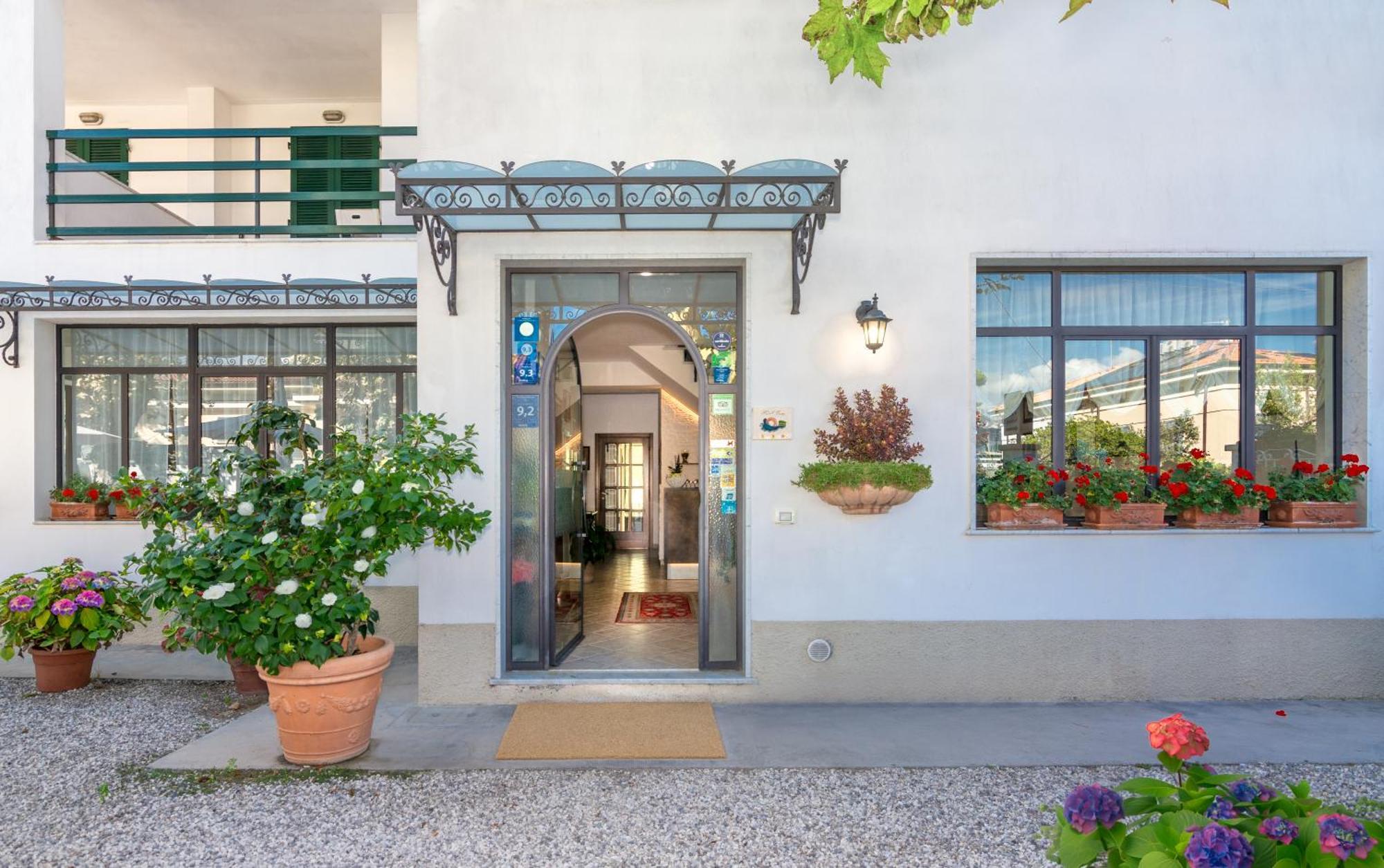 Hotel Eura Marina di Massa Exterior foto