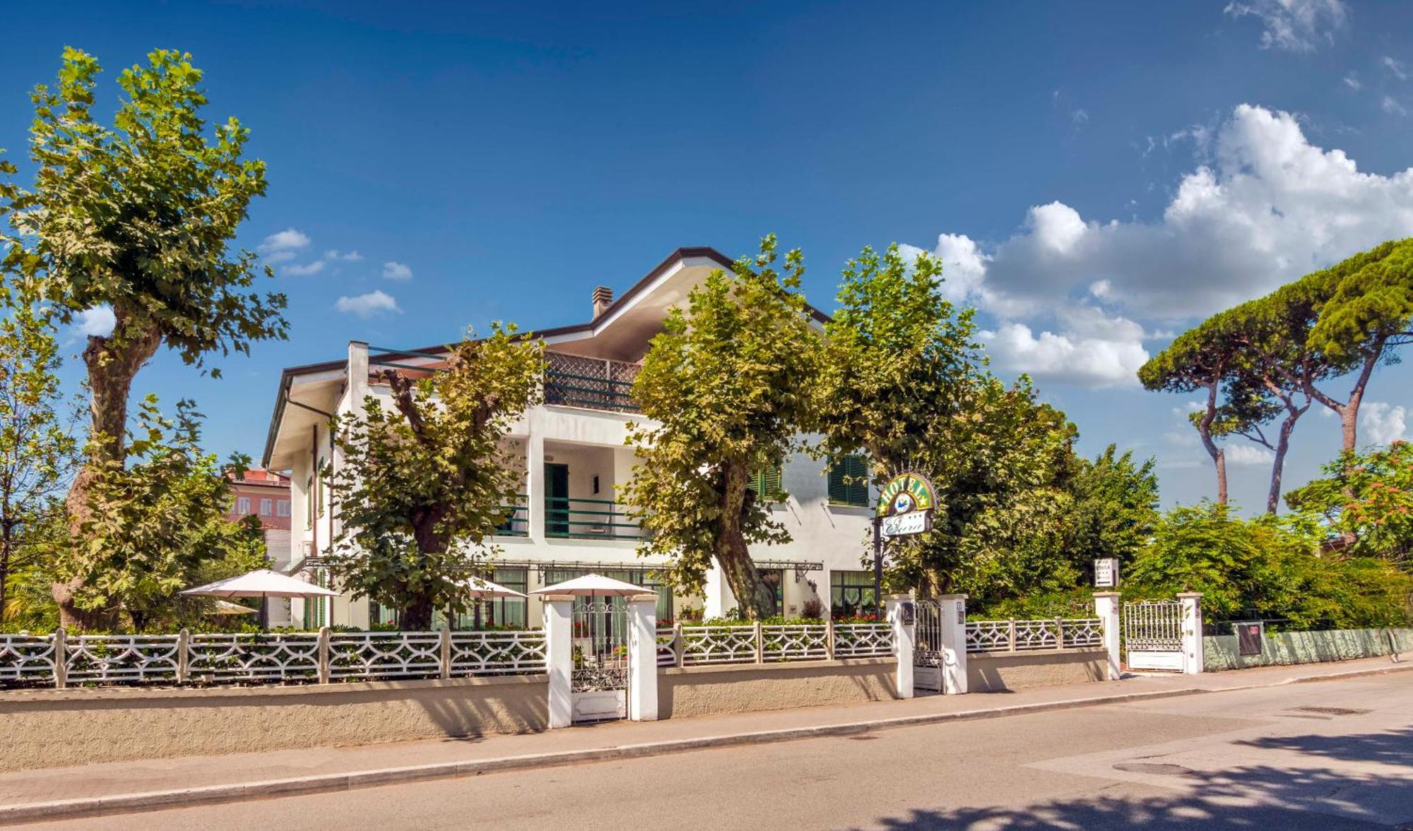 Hotel Eura Marina di Massa Exterior foto